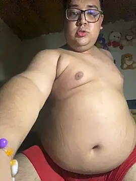 Snapshot of Estiv_05 chatting on March 17, 2026, 4:06 am Estiv 05 online show from March 17, 2026, 4:06 am