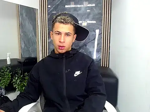 Hollmanhot online show from April 15, 2026, 2:07 am