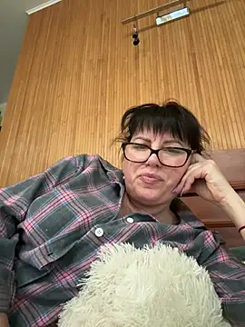 expensive lady online show from April 8, 2026, 2:50 pm