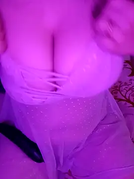 Lona Hot online show from May 18, 2026, 9:48 am