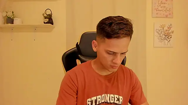 sexy andres01 online show from May 21, 2026, 9:33 pm