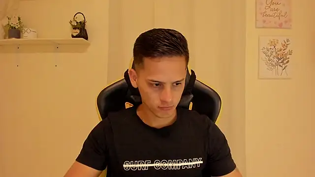sexy andres01 online show from May 24, 2026, 6:57 pm