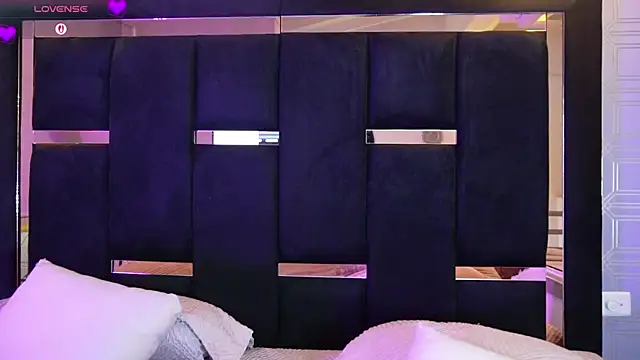 Dark Eros  online show from March 16, 2026, 7:40 pm