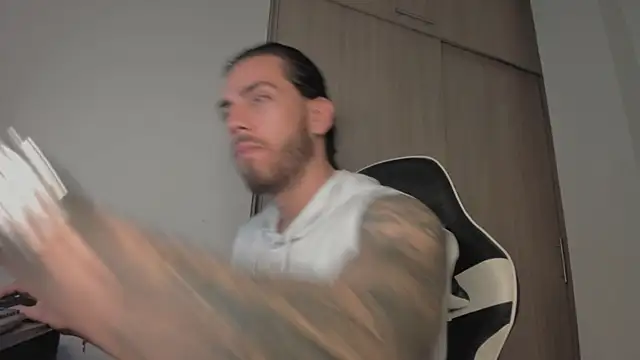 Axel  Blaze online show from May 7, 2026, 12:43 pm