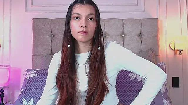 gabyevans4 online show from April 15, 2026, 12:23 pm