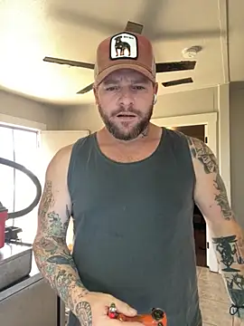 kingcali420 online show from April 7, 2026, 9:04 pm