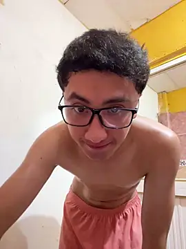 Snapshot of Gonzalogz chatting on April 12, 2026, 8:14 pm Gonzalogz online show from April 12, 2026, 8:14 pm