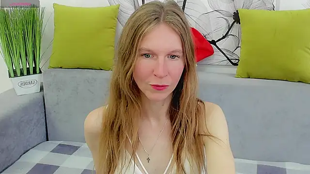 Snapshot of Mira_XOo chatting on April 14, 2026, 2:01 pm Mira XOo online show from April 14, 2026, 2:01 pm