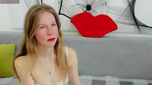 Snapshot of Mira_XOo chatting on April 16, 2026, 2:07 pm Mira XOo online show from April 16, 2026, 2:07 pm