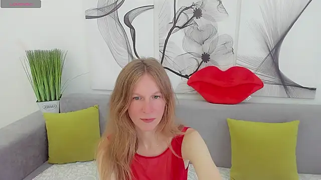 Snapshot of Mira_XOo chatting on April 22, 2026, 2:18 pm Mira XOo online show from April 22, 2026, 2:18 pm