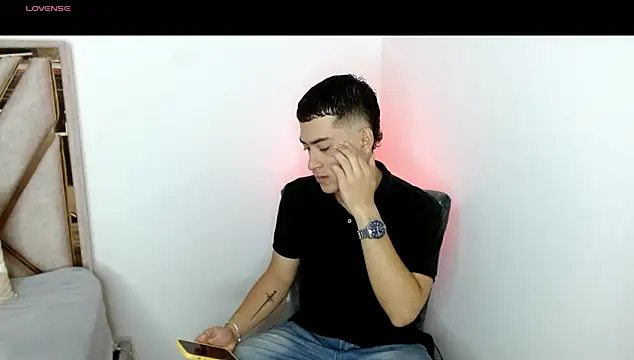 Snapshot of oliver___saint chatting on March 1, 2026, 8:44 pm oliver saint online show from March 1, 2026, 8:44 pm