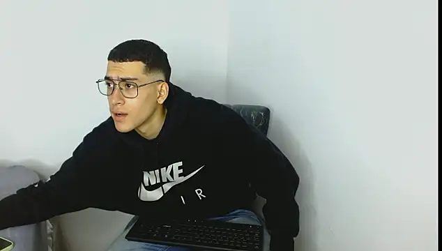 Snapshot of oliver___saint chatting on March 12, 2026, 11:11 pm oliver saint online show from March 12, 2026, 11:11 pm