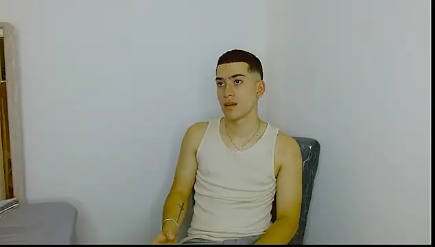 Snapshot of oliver___saint chatting on March 13, 2026, 11:33 pm oliver saint online show from March 13, 2026, 11:33 pm