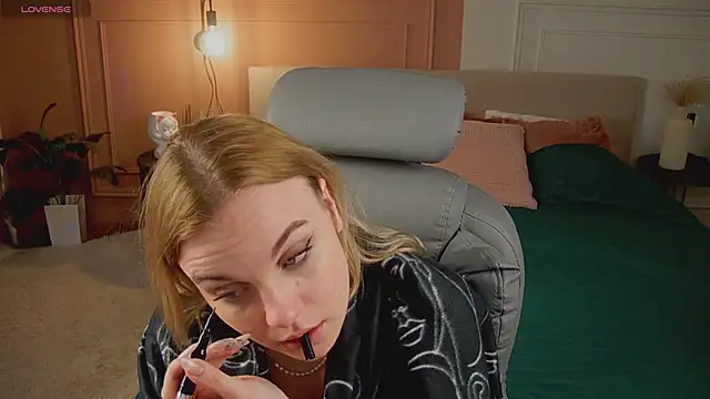 Glow Margo online show from April 12, 2026, 1:10 am