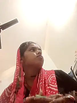 Hot chani online show from April 3, 2026, 7:39 am