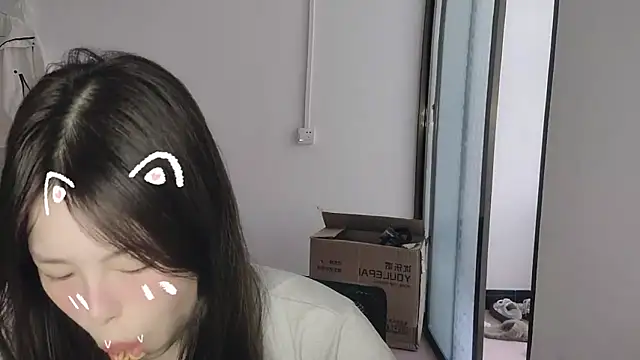 Snapshot of F-Yihao chatting on March 24, 2026, 7:35 am F-Yihao online show from March 24, 2026, 7:35 am