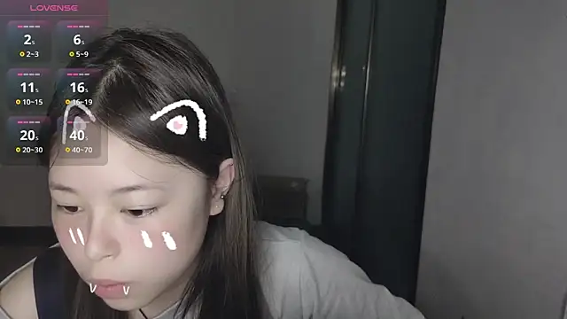 Snapshot of F-Yihao chatting on April 7, 2026, 9:21 am F-Yihao online show from April 7, 2026, 9:21 am