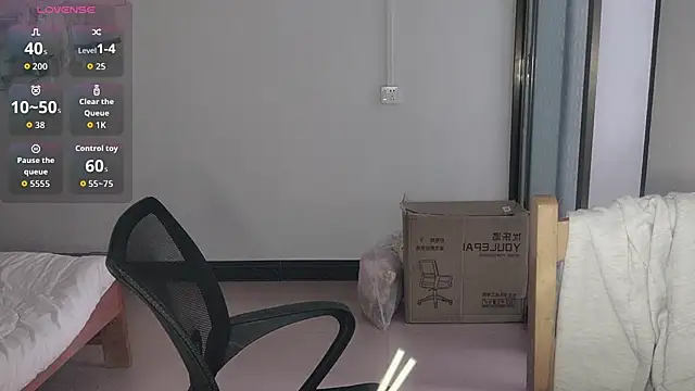 Snapshot of F-Yihao chatting on April 13, 2026, 7:47 am F-Yihao online show from April 13, 2026, 7:47 am