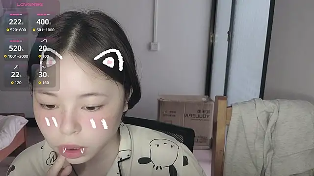 Snapshot of F-Yihao chatting on April 14, 2026, 7:36 am F-Yihao online show from April 14, 2026, 7:36 am