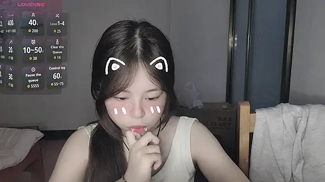 Snapshot of F-Yihao chatting on April 14, 2026, 11:33 pm F-Yihao online show from April 14, 2026, 11:33 pm