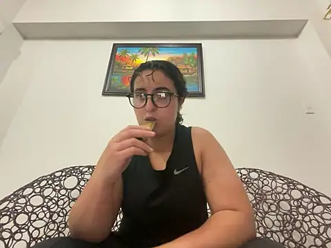 yassiestar online show from April 22, 2026, 5:36 pm