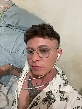 erickmoor2526 online show from February 26, 2026, 1:43 pm