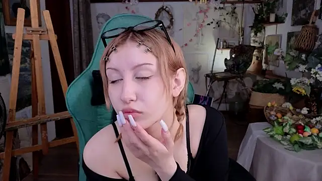 Snapshot of EffieMeowley chatting on March 27, 2026, 4:51 am EffieMeowley online show from March 27, 2026, 4:51 am