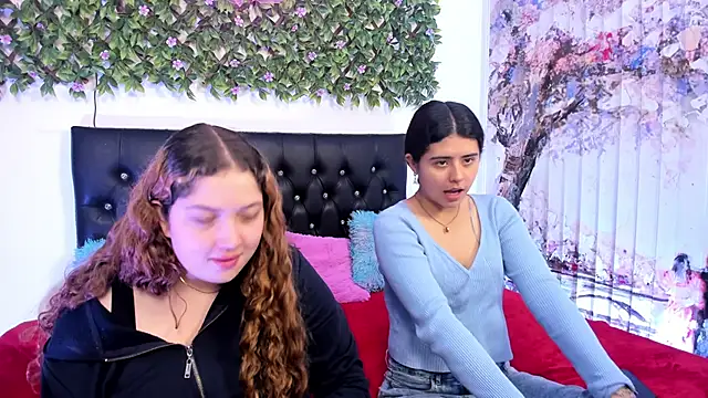 Snapshot of valeria_and_zoe chatting on May 19, 2026, 2:12 pm valeria and zoe online show from May 19, 2026, 2:12 pm