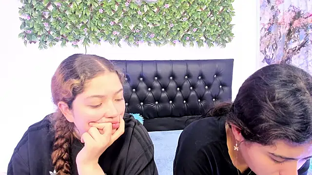 Snapshot of valeria_and_zoe chatting on May 26, 2026, 2:24 pm valeria and zoe online show from May 26, 2026, 2:24 pm