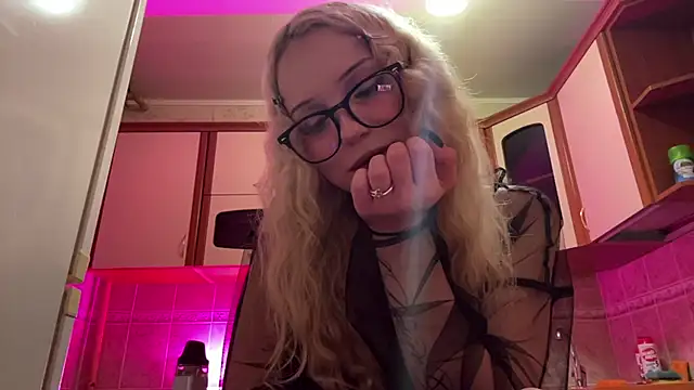 Mollywannatouch online show from February 26, 2026, 6:51 pm