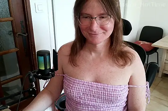 Snapshot of Jessica_hotTime chatting on April 19, 2026, 12:15 pm Jessica hotTime online show from April 19, 2026, 12:15 pm