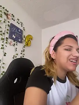 aurora bela online show from April 14, 2026, 1:50 pm