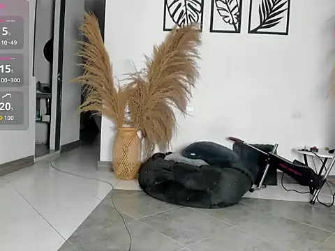 yerliss petitee online show from March 13, 2026, 8:37 pm