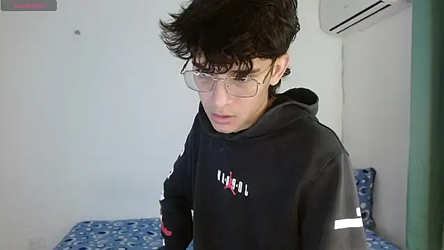 Snapshot of noah_millerx chatting on May 5, 2026, 3:36 am noah millerx online show from May 5, 2026, 3:36 am