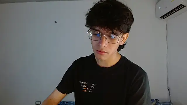 Snapshot of noah_millerx chatting on June 2, 2026, 5:20 am noah millerx online show from June 2, 2026, 5:20 am