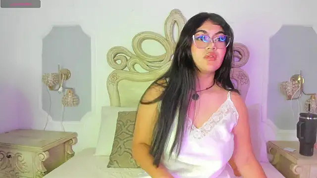 daphne aris online show from March 14, 2026, 3:56 am