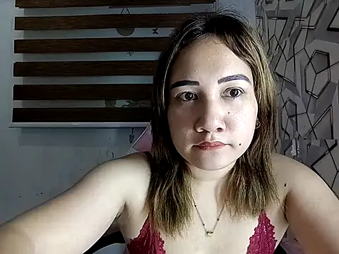 Snapshot of missrica13 chatting on April 21, 2026, 6:20 am missrica13 online show from April 21, 2026, 6:20 am