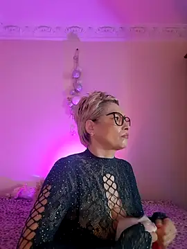 Snapshot of LunaBlaise chatting on April 18, 2026, 6:28 am LunaBlaise online show from April 18, 2026, 6:28 am