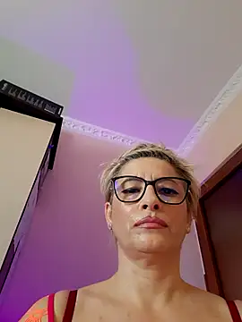 Snapshot of LunaBlaise chatting on April 23, 2026, 11:42 am LunaBlaise online show from April 23, 2026, 11:42 am