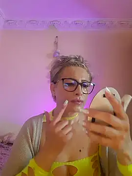 Snapshot of LunaBlaise chatting on May 4, 2026, 7:37 am LunaBlaise online show from May 4, 2026, 7:37 am