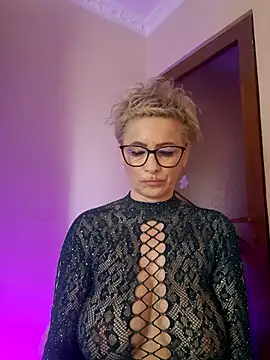 Snapshot of LunaBlaise chatting on May 16, 2026, 6:32 am LunaBlaise online show from May 16, 2026, 6:32 am