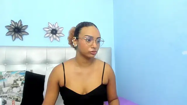 Snapshot of Saray_sexylove chatting on April 18, 2026, 11:36 am Saray sexylove online show from April 18, 2026, 11:36 am