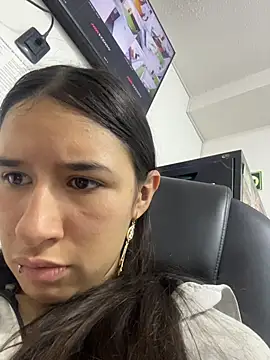 Snapshot of LilyRossi_ chatting on July 15, 2026, 12:54 pm LilyRossi online show from July 15, 2026, 12:54 pm