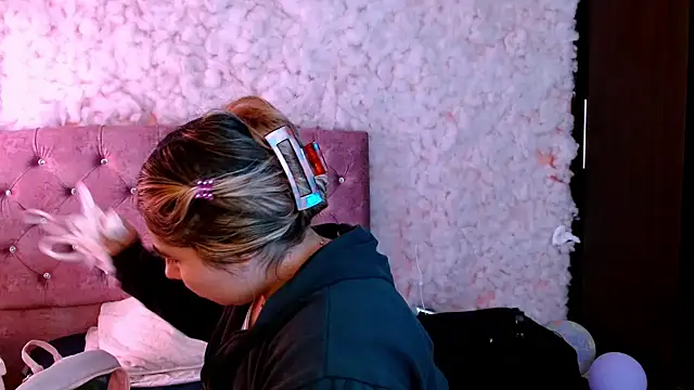 Sofiazaf  online show from April 11, 2026, 12:42 pm