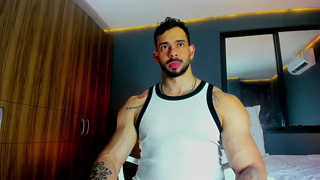 Snapshot of massimo_visconti chatting on April 8, 2026, 2:00 am massimo visconti online show from April 8, 2026, 2:00 am