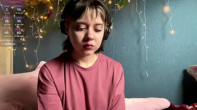 AueshaSimon online show from April 11, 2026, 5:12 am