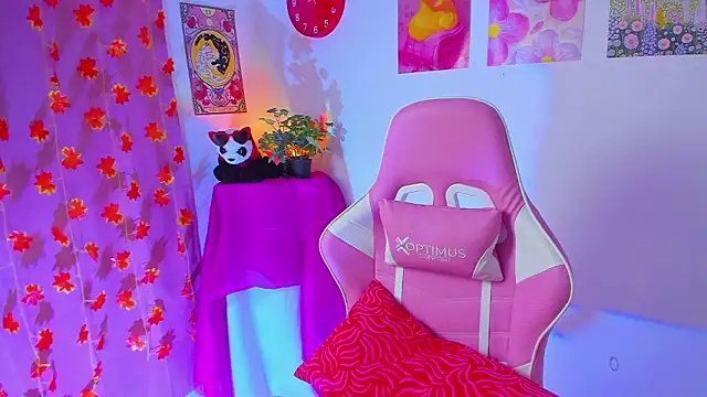 Madeline 21 online show from March 21, 2026, 5:12 am