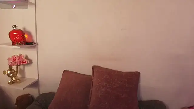 ema parkerr online show from March 12, 2026, 9:43 pm