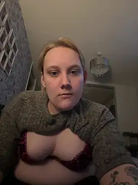 Snapshot of SassieBlondie chatting on February 27, 2026, 9:48 pm SassieBlondie online show from February 27, 2026, 9:48 pm