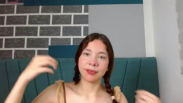 Snapshot of Sweet_kitty_05 chatting on May 16, 2026, 11:36 pm Sweet kitty 05 online show from May 16, 2026, 11:36 pm
